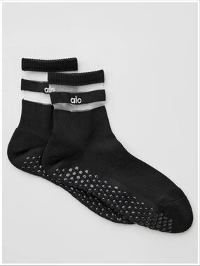 Alo Pulse Grip Socks NEW ~ OS ~ Item #V55